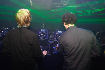Simian Mobile Disco & Stanwax Laser 